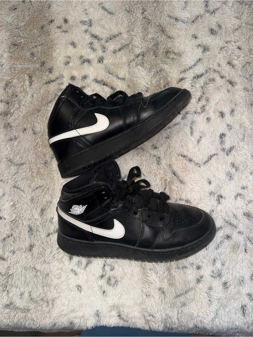 Nike Air Jordan 1 Mid 'Speckle' (Black/White/White) Style Code: 554724-049
